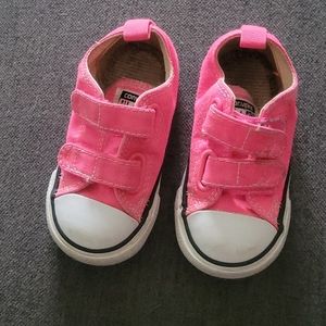 Little girls converse pink shoes